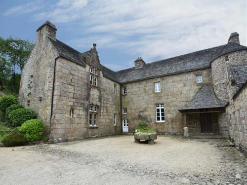 Lake Mansion in Plourin-lès-Morlaix
