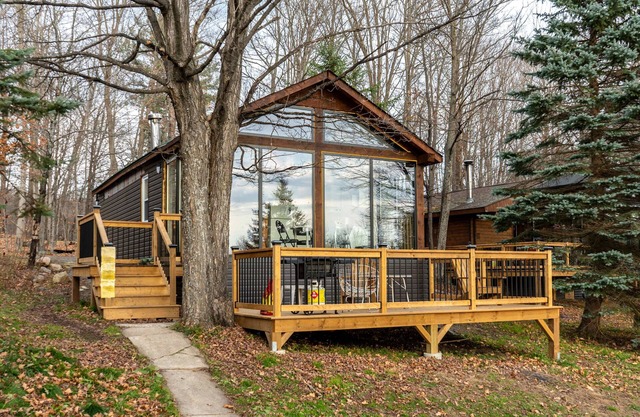 Lake Muskoka 2-bedroom Cottage - Pier 100 #50