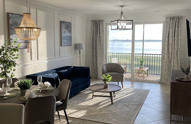 Lake View 2 Bedroom Condo Includes Golf!