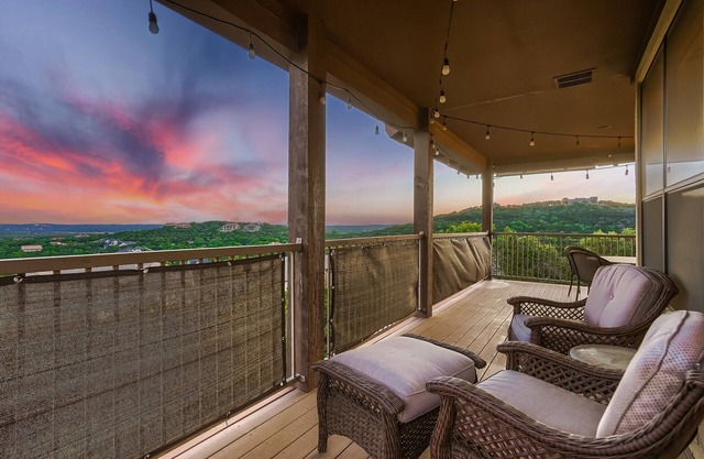 Lake View @ Hollows Resort: Pools, Pets, Balconies