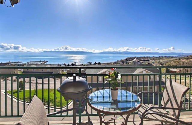 LAKE VIEW RETREAT CONDO/1 block Marina/Resort pool,hot tub & tennis courts