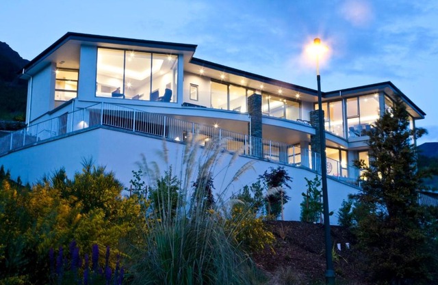 Lake Views at Aspen House by Amazing Accom