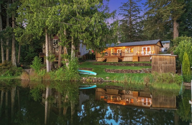 Lakefront Cabin by Hood Canal- Hot Tub, Kayak, Firepit - Romantic + Kid-friendly