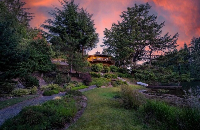 Lakefront Compound - HotTub+Pool Table+Kayaks