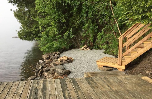 Lakefront Cottage With Spectacular View