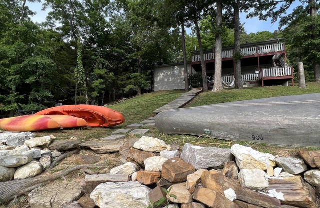 Lakefront family friendly Chalet with fire pit and use of kayaks and canoe.