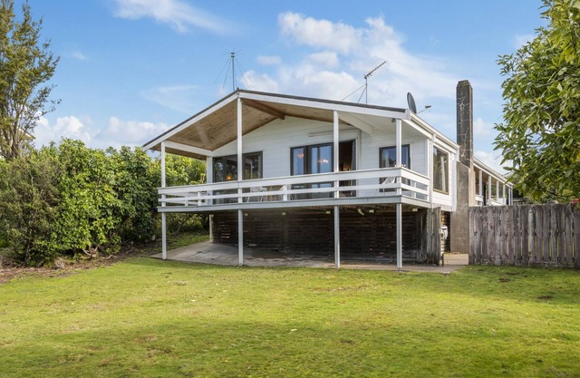 Lakefront Gem - Kuratau Holiday Home