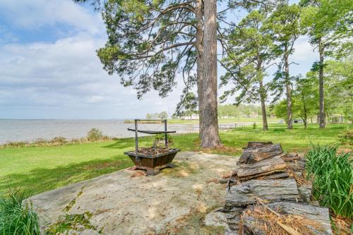 Lakefront Gem with Boat Dock and Fishing Pier in Many