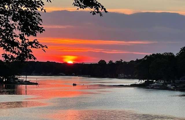 Lakefront Home with Amazing Sunsets