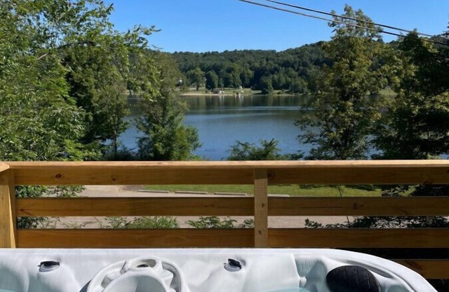 Lakefront in Logan (In the heart of Hocking Hills)