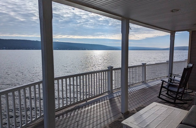 Lakefront Luxury:Your Perfect Finger Lakes Getaway! Come Create Lasting Memories