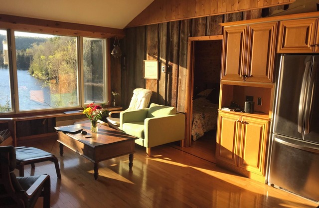 Lakefront + ski - 3 bedrooms Chalet with a view