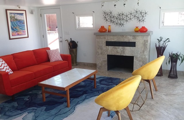 LAKEFRONT- Mid Century Bungalow