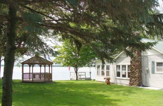Lakefront vacation rental-Welcome leaf peepers!