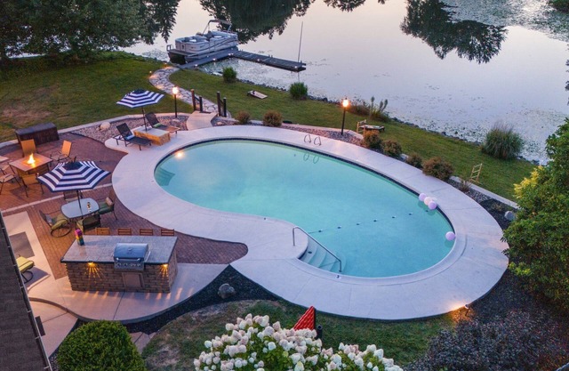 Lakehouse - Heated Pool, Hot Tub, Kayaks, Games, Fire Pit