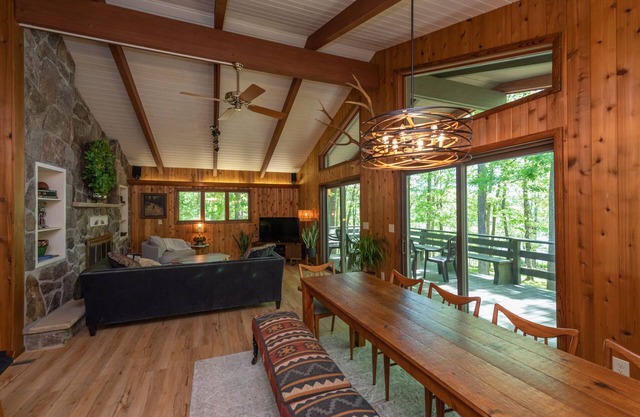 Lakeside Charm w/Fire Pit & Private Dock