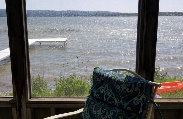 Lakeside Cottage #2, Waterfront on Upper Herring Lake, AC, Kayaks, SUPs, Rowboat