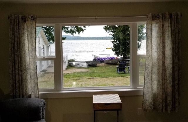 Lakeside Cottage #4, Waterfront , AC, Newly Remodeled, 8 Kayaks, 4 SUP, Rowboats