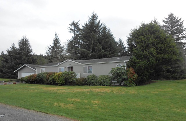 Lakeside Family Home on Cranberry Farm!