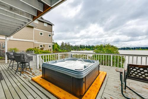 Lakeside Lacey Gem with Sauna and Private Dock