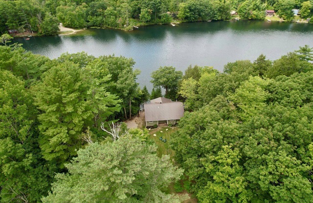 Lakeside Lodge at Fern Lake: 3BR/1BA Waterfront w/Dock