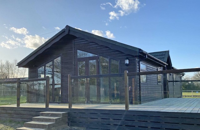 Lakeside Lodge with Beautiful Views