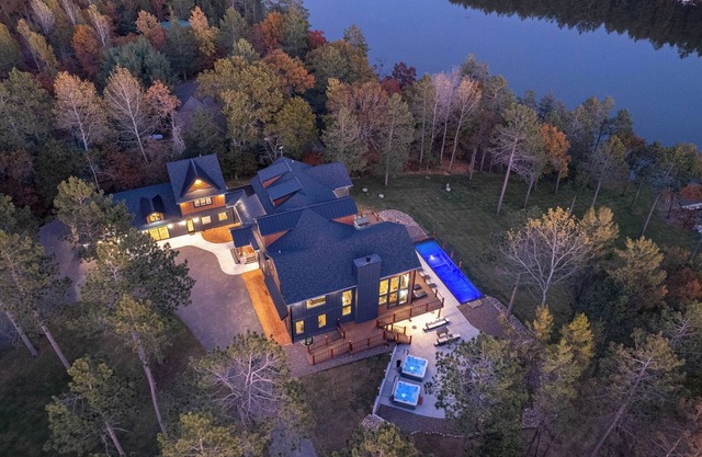 Lakeside Mansion - Pool - Hot Tubs - Home Theater