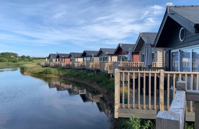 Lakeside Retreat at The Bay Filey, sleeps 4, 2 non-shedding dogs welcome for free