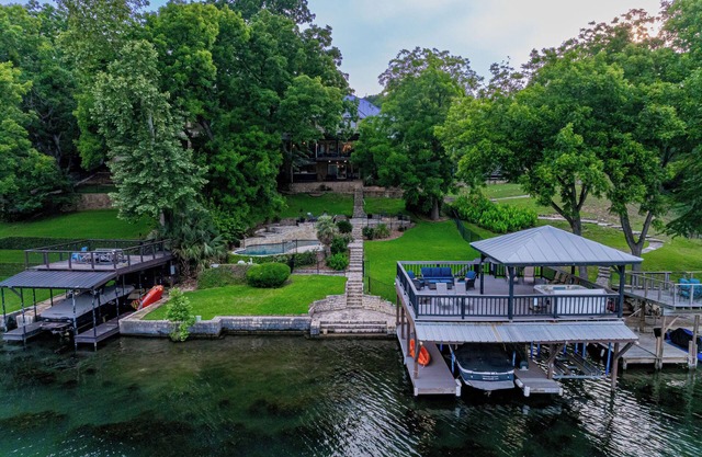 Lakeside Retreat - Fire Pit, Game Room, Canoe & More for Fun & Relaxation