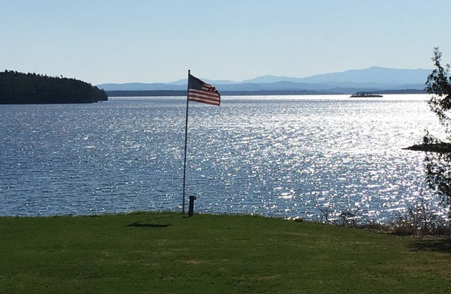 Lakeside Retreat in Adirondack Valley! Summer on the lake; Winter on the slopes!