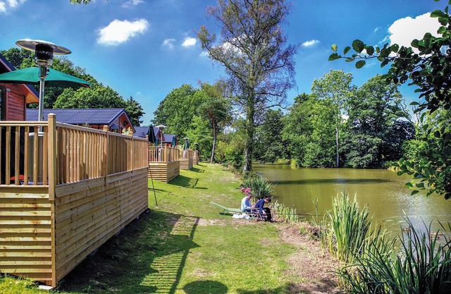 Lakeside Willow Lodge