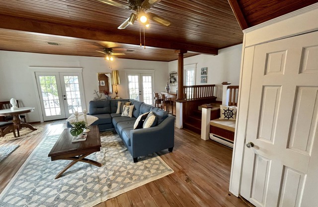 Lakeview Retreat, nearby Letchworth Park, SUNY Geneseo, Fingerlakes Wineries