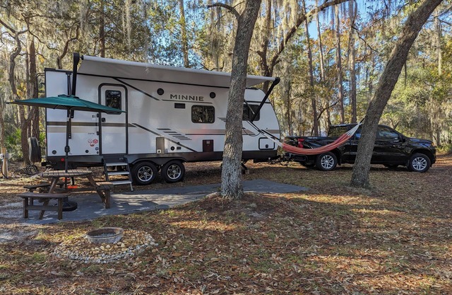 Lakeview RV/Camper Spot Free Parking Pet-Friendly
