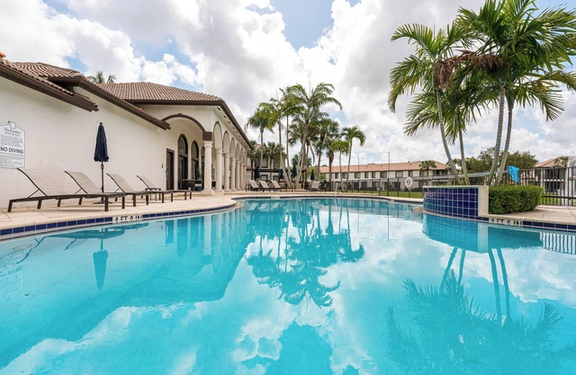 Lakeview Townhome Delray Beach in Gated Community