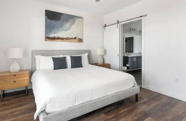 Landing at The Artesian at Bee Cave - 1 Bedroom.