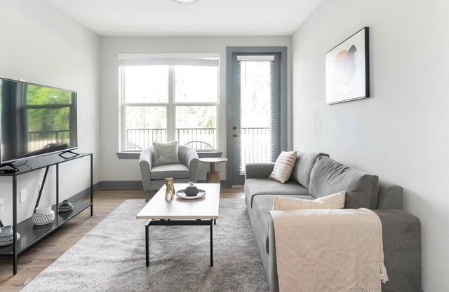 Landing | Modern 1BD, Gym, Pool