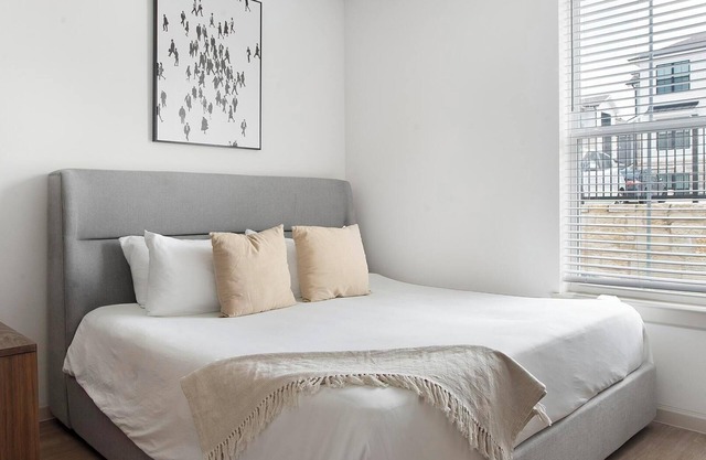 Landing | Modern 1BD, Gym, Clubhouse