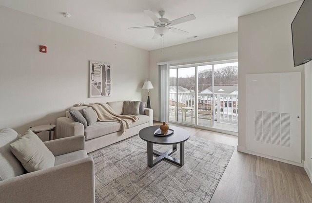 Landing | Spectacular 2BD, Clubhouse, Pool