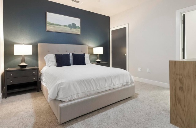 Landing | Stylish 1BD, Courtyard, Pool