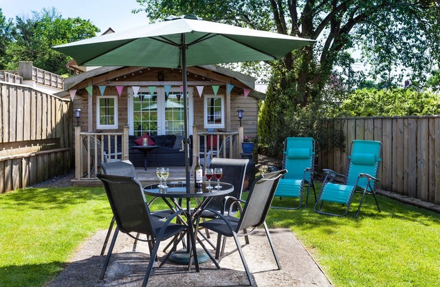 Landlord's Cottage - a beautiful cottage that sleeps 4 guests in 2 bedrooms