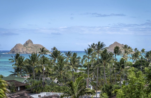 Lanikai Hillside Cozy Cottage with Spectacular Ocean View with Mokulua Islands.