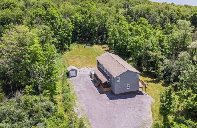 Lansing 4 Bedroom 3.5 bath · Serene Esca · Serene Escape/Fire Pit/Grill