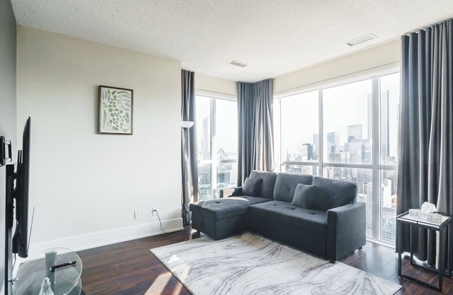 Lanterra Downtown 1-bedroom. 2 bed, across CN Tower with parking