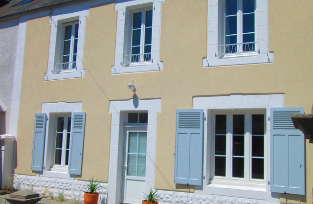 Large 1930s family home 600 m from the beach