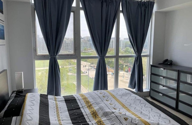 Large 2 Bedroom Condo, Downtown Toronto by Lake Ontario. With 2 Parking Spots.