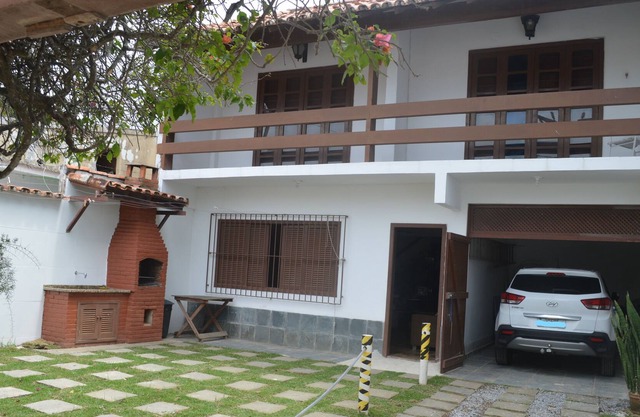 Large 2 Storey House (Sleeps 10)