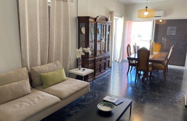 Large 3 BR 1.5 bth w/Sea Views, AC, Prime Location