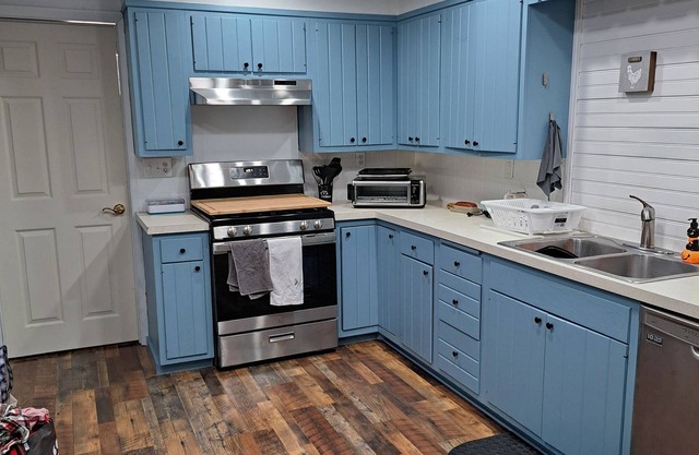 Large 4-bedroom house in Arkport NY with A/C, WiFi. Sleeps 10