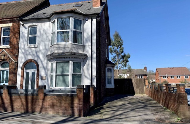 Large 6BR House with 5 Baths & Free Wi-Fi