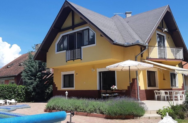 Large apartment Hannabella with swimming pool